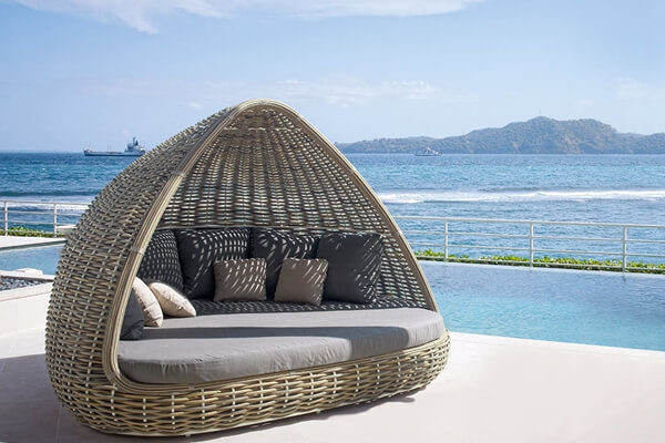 Shade outdoor daybed