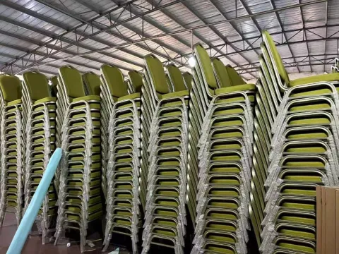 Banquet chairs 