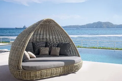Shade outdoor daybed