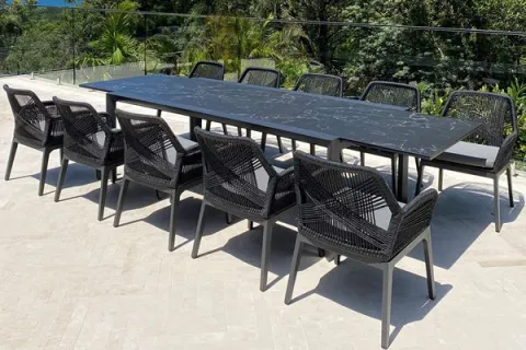 Expanding dining table