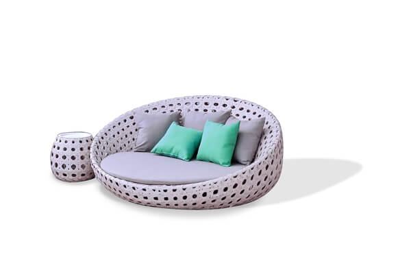 Daybed rattan with quick dry foam