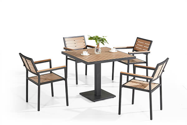 Outdoor dining set