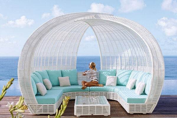 Outdoor daybed with canopy ova